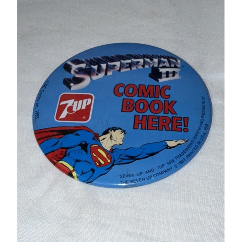 DC SUPERMAN III VINTAGE LARGE 4" PIN 1983 7 UP Comic Book Here Blue